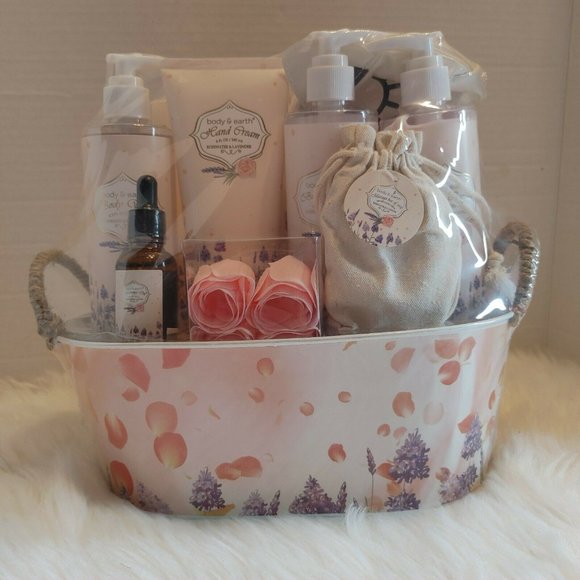 Body & Earth 10 Pcs Gifts Set with Rosewater & Lavender Bubble Bath, Body Lotion